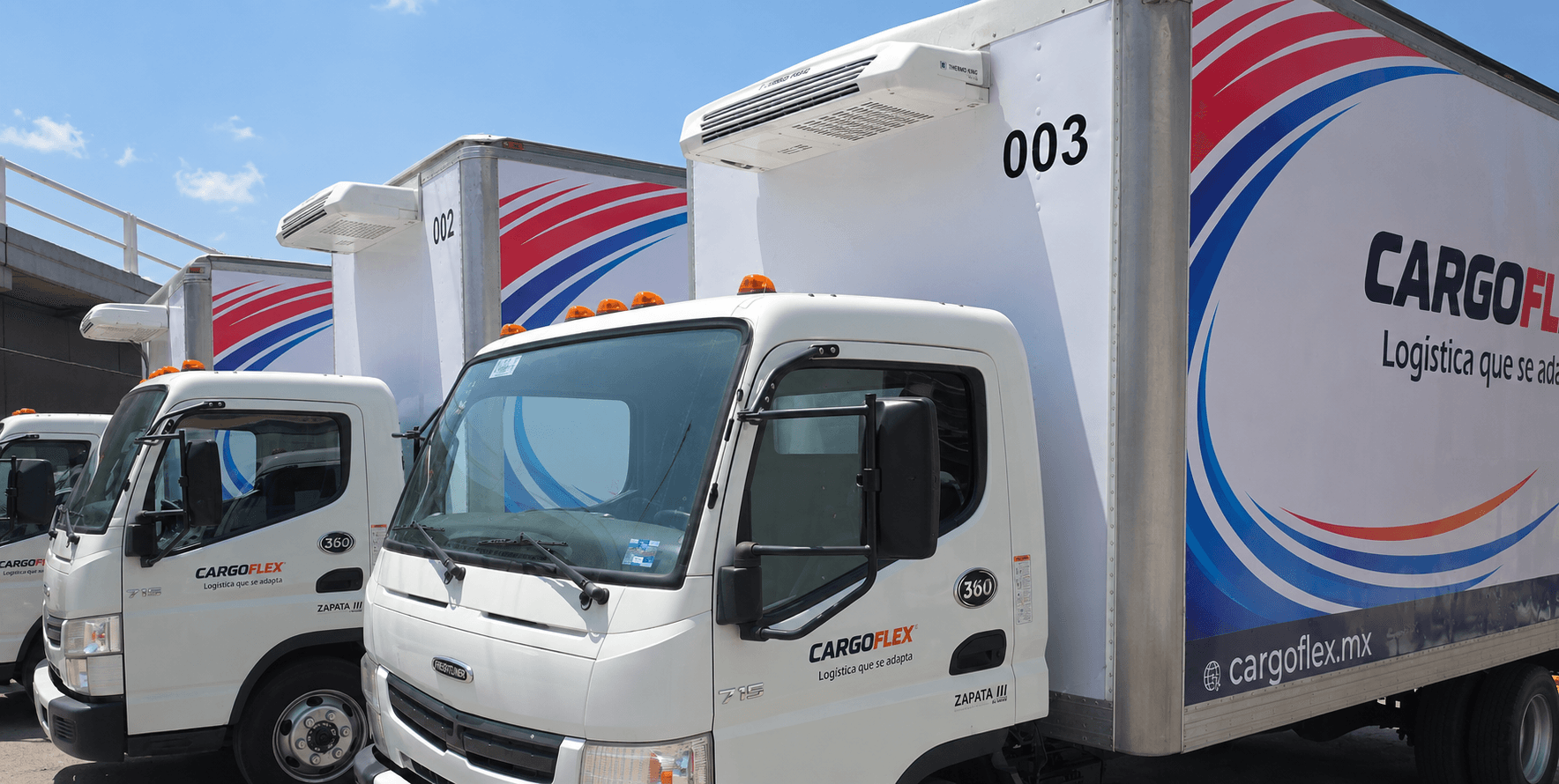 Unidades refrigeradas EQ Freightliner FL-360 de CargoFlex en fila